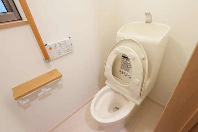 トイレの悪臭は、壁と床の掃除で一発解決!