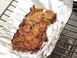 あじの干ものに、みそ、ごまなどを混ぜ、魚焼きグリルで焼くと、こうばしくなり、風味がグンとよくなる。